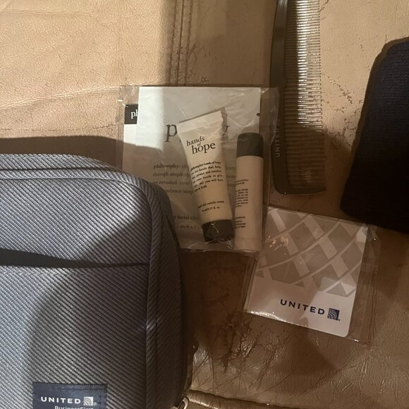 United Business First Class Amenity Travel Kit Bag - Picture 3 of 3